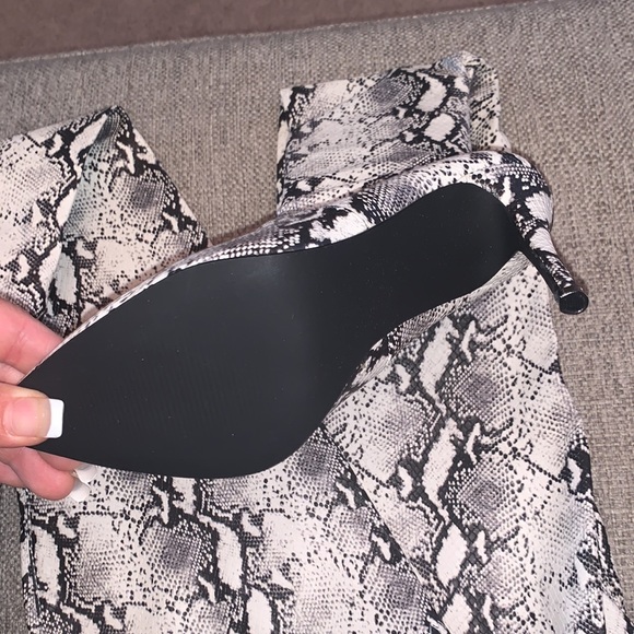 Steve Madden Domain thigh high boots snake print - Picture 8 of 9